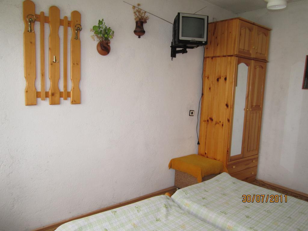 Kristal Guest House Trigrad Ruang foto