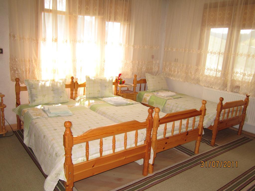 Kristal Guest House Trigrad Ruang foto